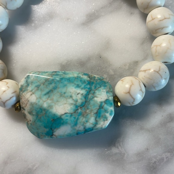 Turquoise & Howlite bracelet - Picture 2 of 6